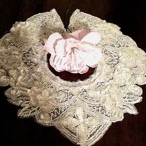 VTG 🌹 SEQUINS AND LACE COLLAR